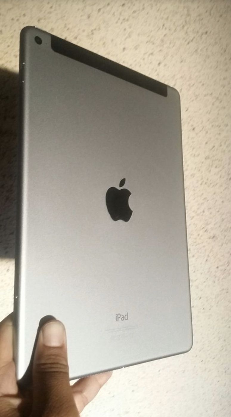 Apple IPad Air 2 (9.7” Retina Display/ Thinnest ipad ever / Latest iOS / Fingerprint) 16GB WiFi + Cellular (LTE/Unlocked) with complete Accessories
