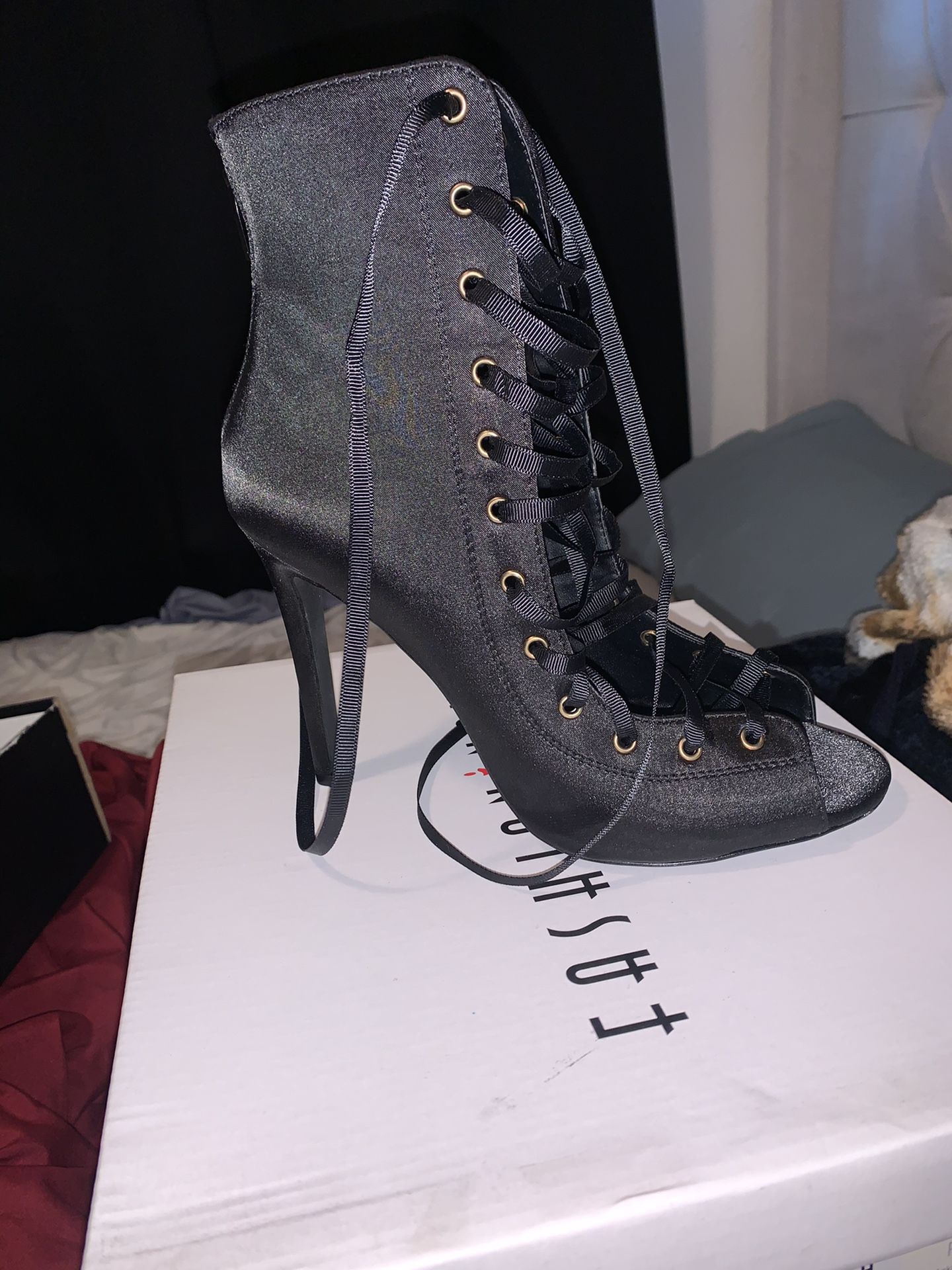 Heels Size 9 Women— 25.00 Dollars