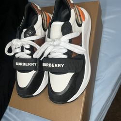 Burberry Woman  Sneakers 
