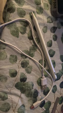 White Rechargeable Stylus Pen, Universal Compatible, USB Charging Cable