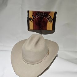 COLGADOR DE SOMBRERO