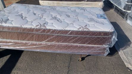 Brand New Twin Size Pilllowtop Mattress and box Spring free delivery The delivery is free for 20 minutes