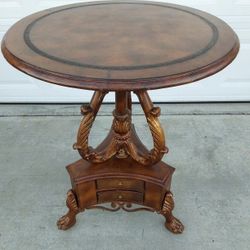 Accent TABLE