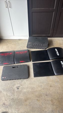4 ab workout mats and 5 floor pads
