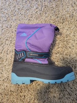 Snow Boots Size 4