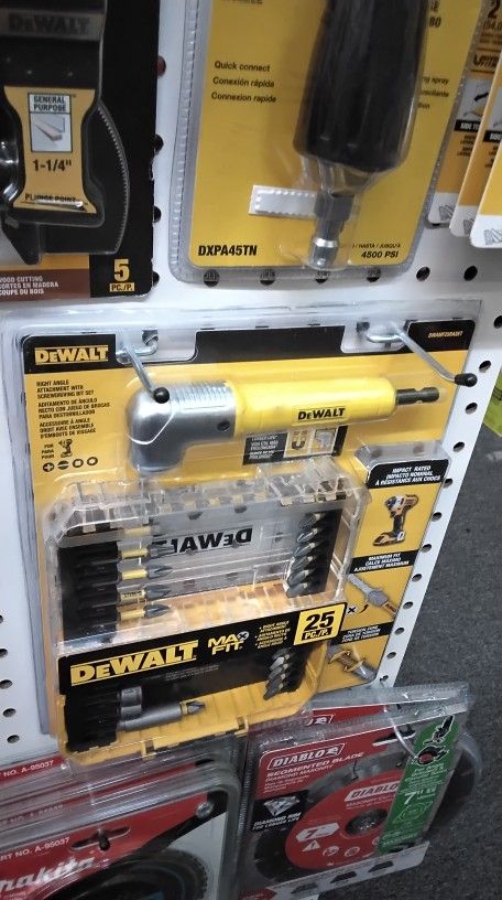 DEWALT RIGHT ANGLE ATTACHMENT WITH SCREWDRIVING BIT SET