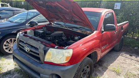 🚘Toyota Tacoma Regular Cab Pickup Truck 2010 for parts