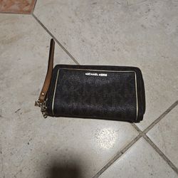 Michael Kors Wallet For Women's Medium Size 