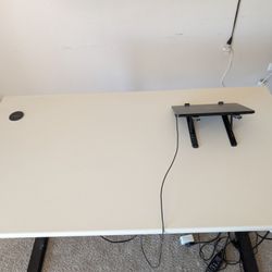 Move out sale: VIVO Spacious electric standing desk with powerful motor, supports up to 176 lbs