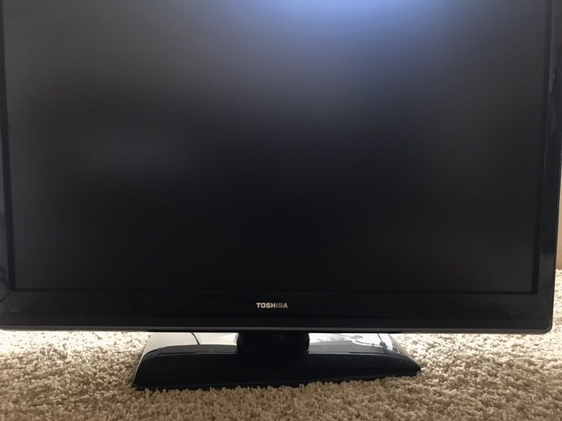 TOSHIBA 42 inch in like new condition