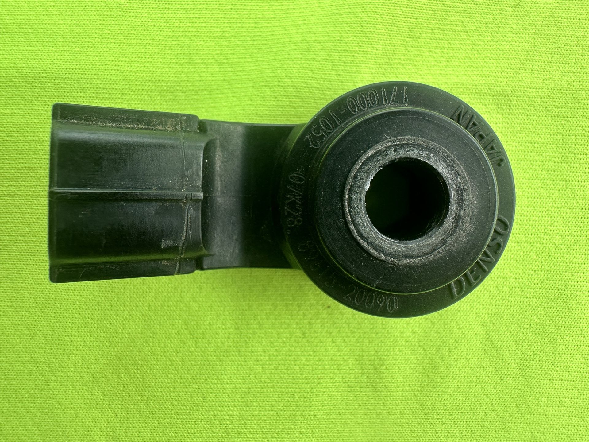 OEM TOYOTA KNOCK SENSOR. DENSO