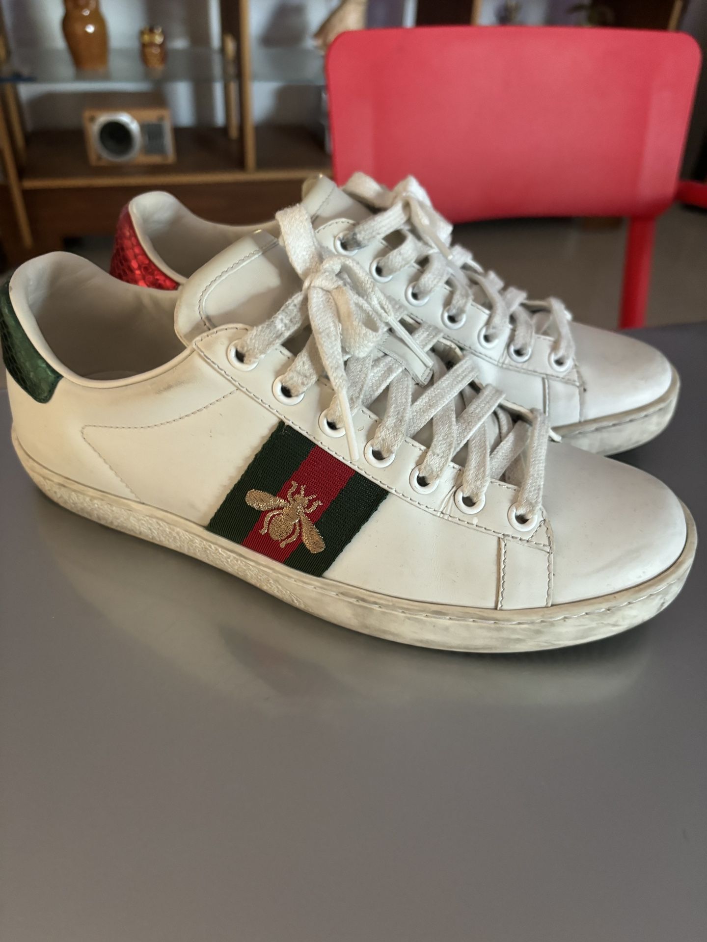 Women’s Gucci size 7