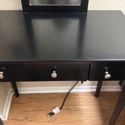 Vanity Set With Working Usb Outlet And Plug-In