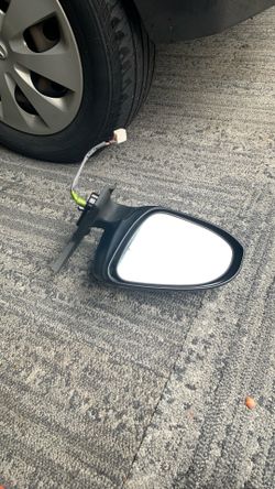 Driver Door Mirror From Toyota Prius C 2013