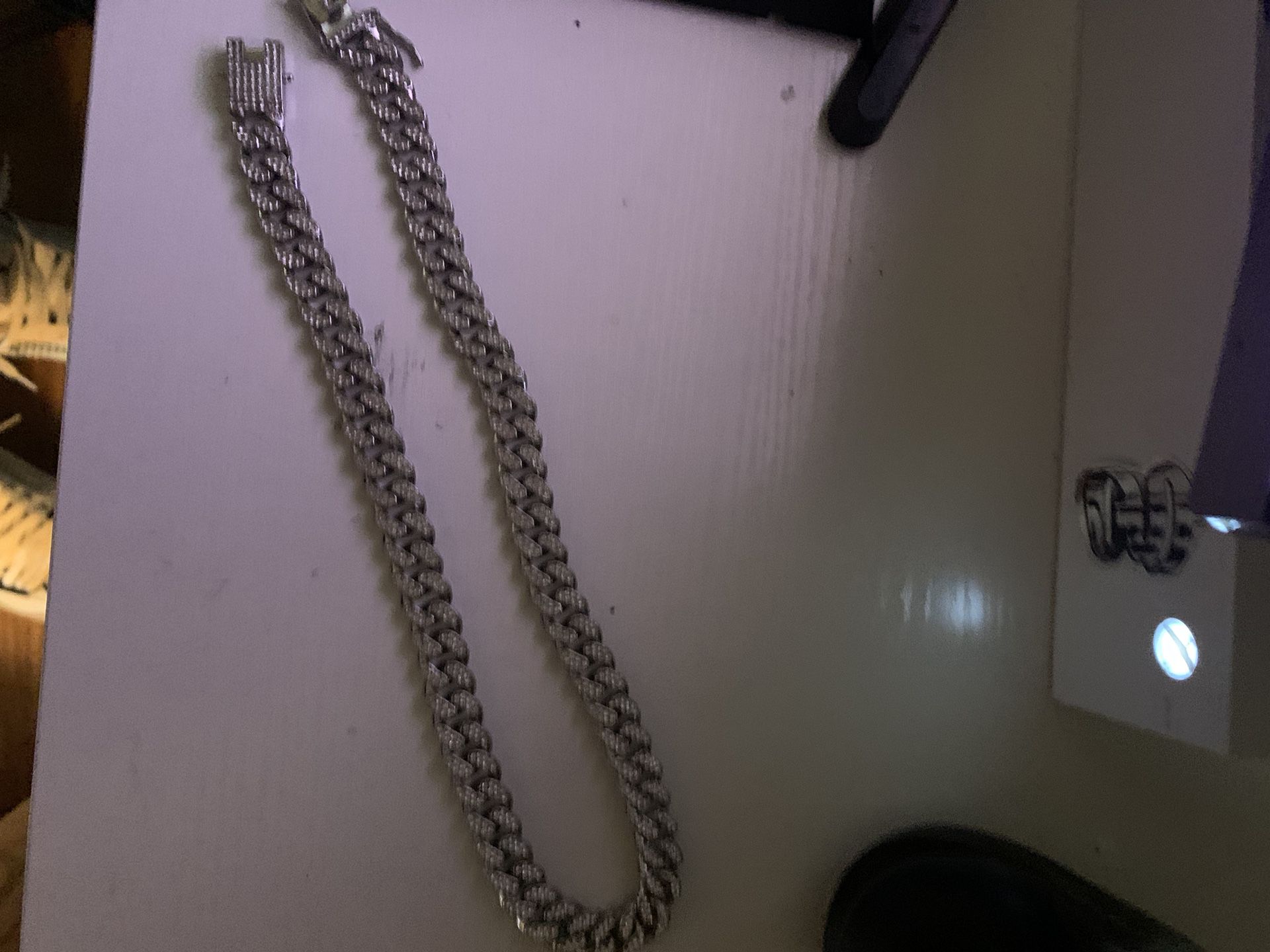 iced out cuban link chain(NOT REAL)