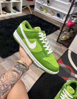 Green Nike dunks/10M