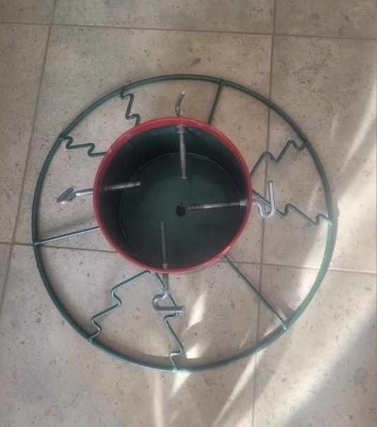 Christmas Tree Stand...Metal ..Heavy Duty for 6ft to 11ft tree