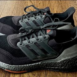 ADIDAS ULTRA BOOST 