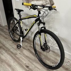 Specialized Hardrock Mountain Bike