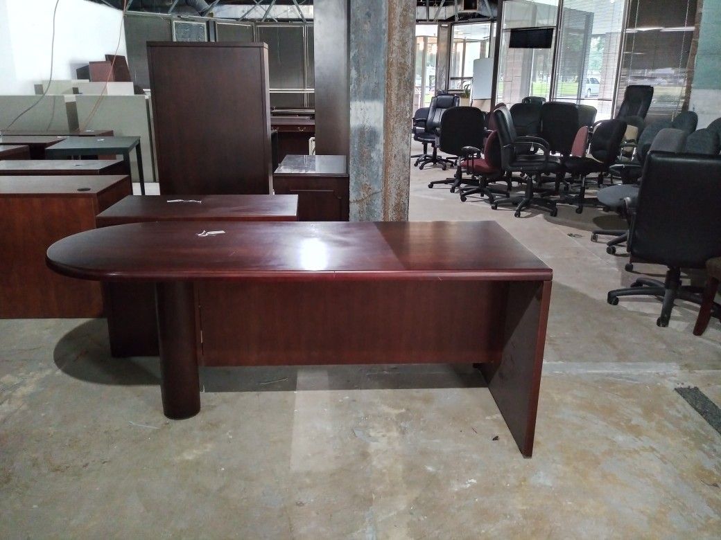 Stand alone office desk