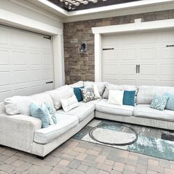 Beautiful oversized light grey Sectional