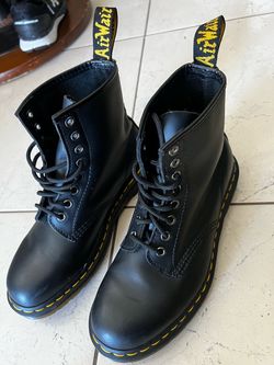 classic Dr. Martens 1460 W Women's 8-Eye Boots