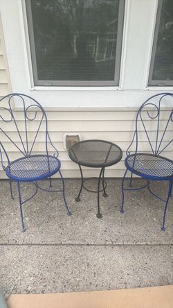 Vintage-Style Metal Patio Bistro Set – 2 Chairs + Table