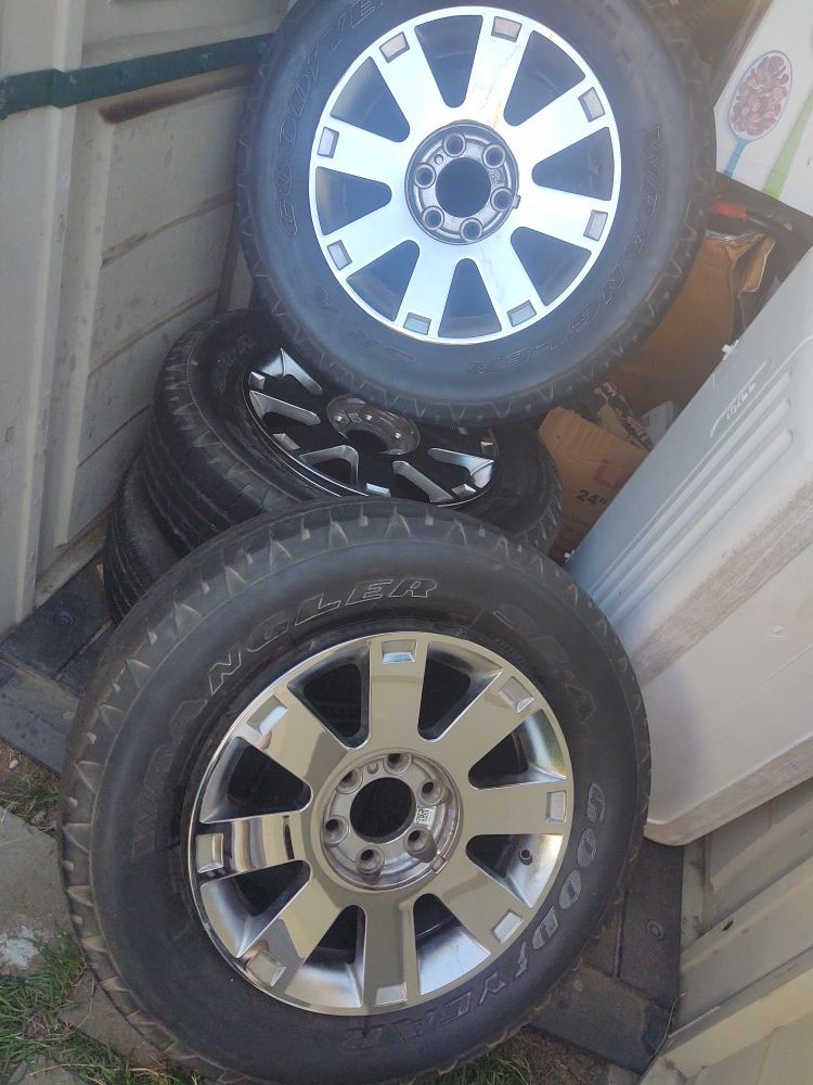 Rims & tires 30% 265/65R18 good condition except 1rim has rust inside loose some air can be fix I have the covers too. ( no sensors)from Lincoln 06