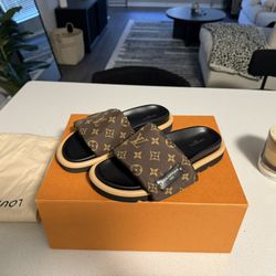 Louis Vuitton Pool Pillow Flat Comfort Mule