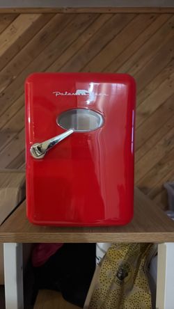 Mini fridge