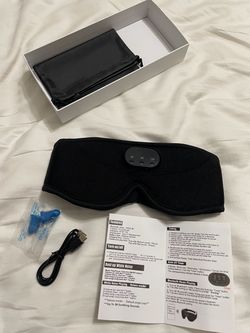 Wireless sleep mask with white noise