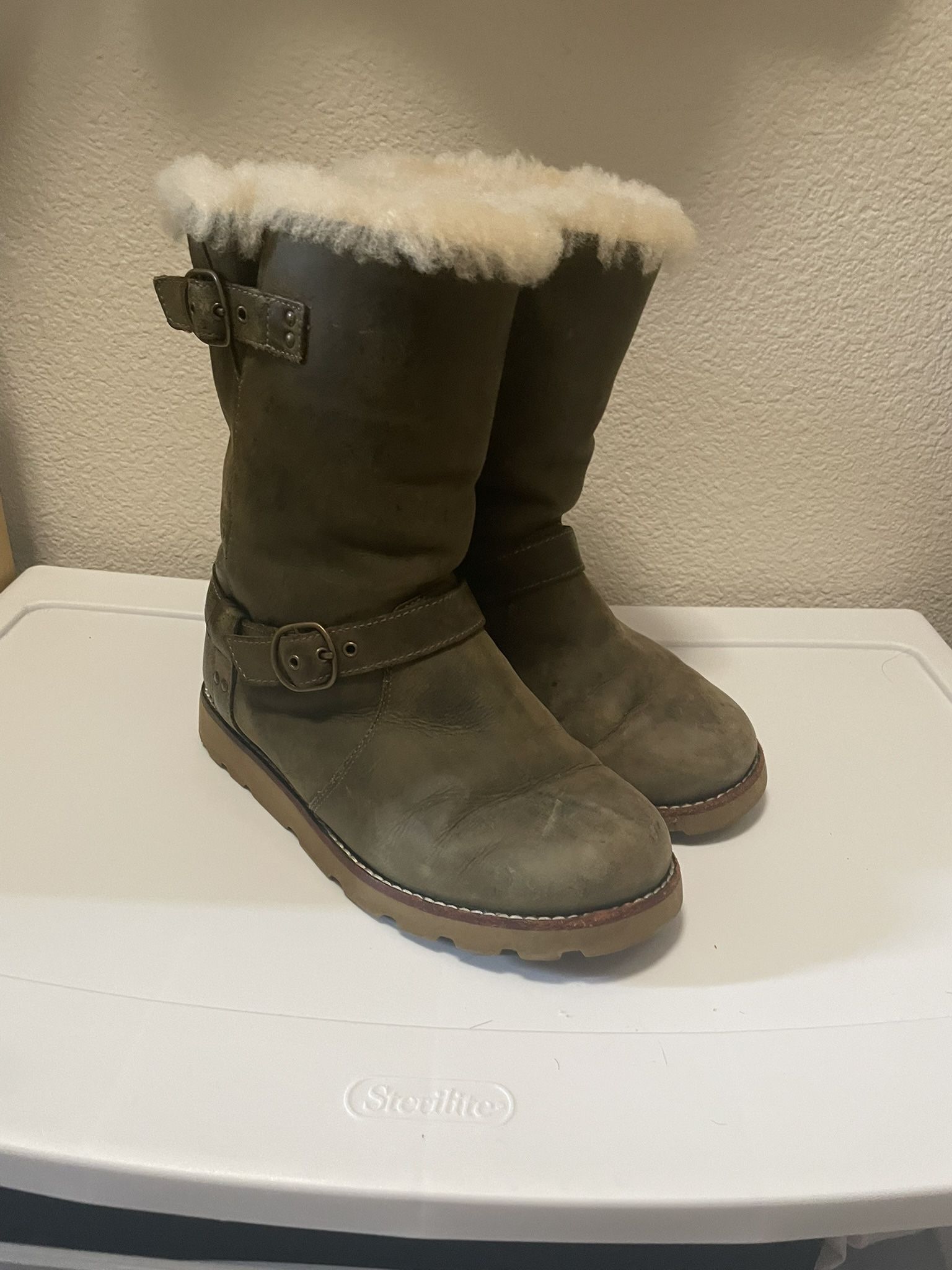 Dark Navy Green UGG Boots Women’s Size 6