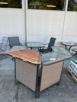 Outdoor bar (in store)