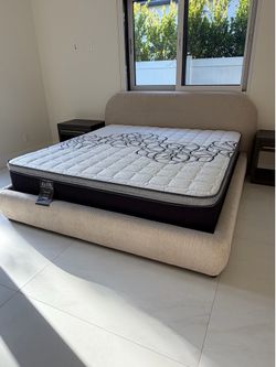 •  Elite Bamboo Luxe queen 12” pillow top.      New mattress in a plastic sealed.     We offer same day delivery  Venta de colchones  ☎️📲call or Tex 