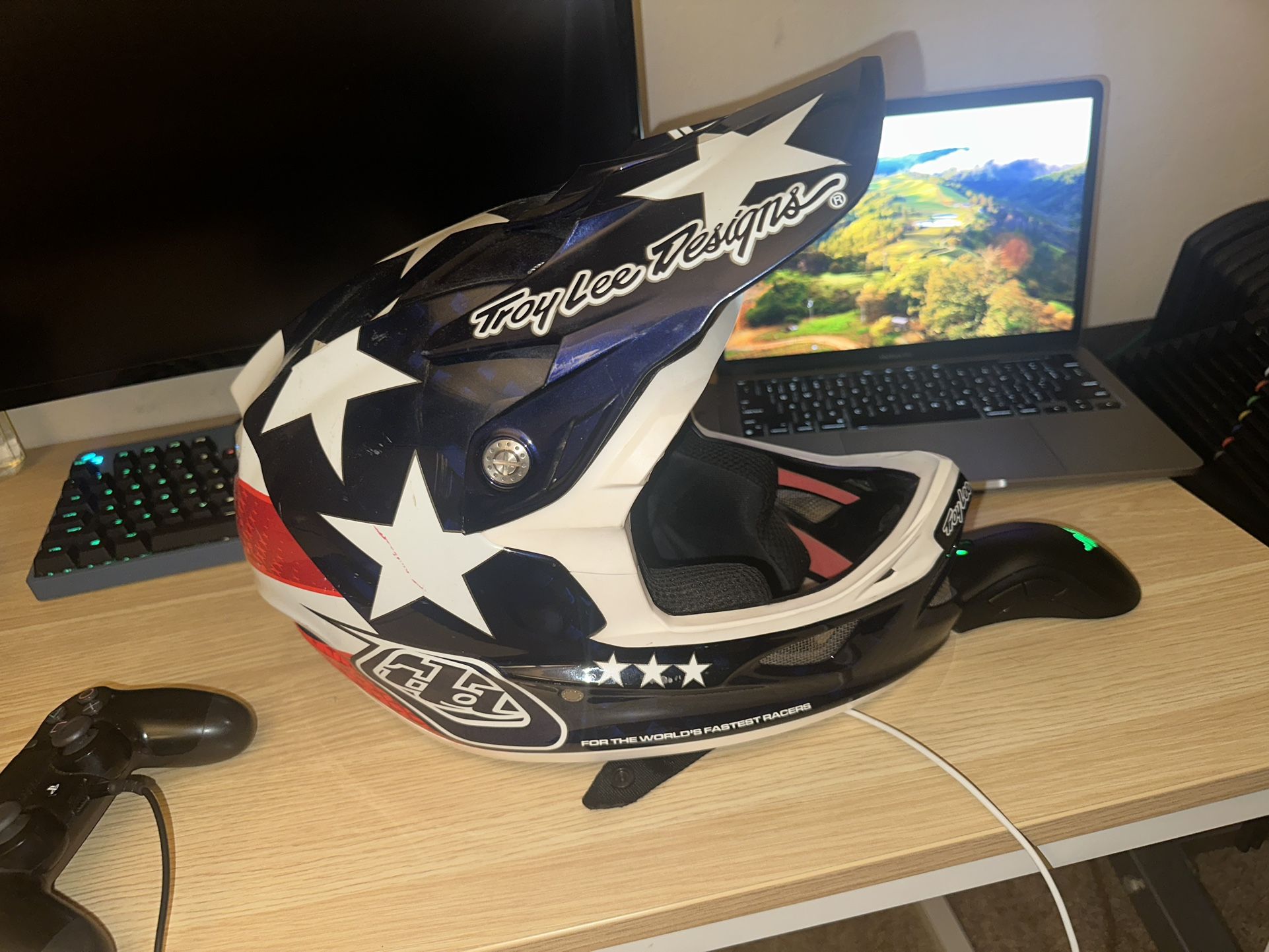 Troy Lee Design Freedom Downhill Helmet SIZE: MED