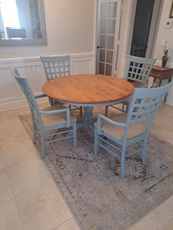 Gloria DEAN Pedalstal  Table Matching Chairs