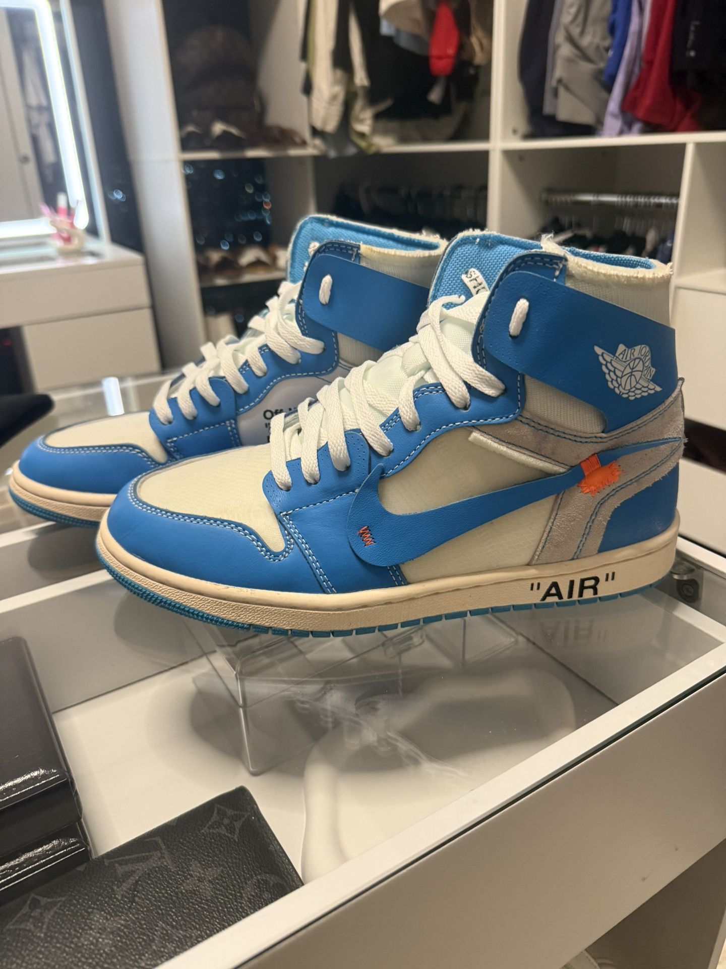 Men’s 9.5 Jordan’s Off White