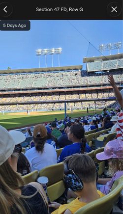 Dodgers vs Diamondbacks (Kike Hernandez Bobblehead)
