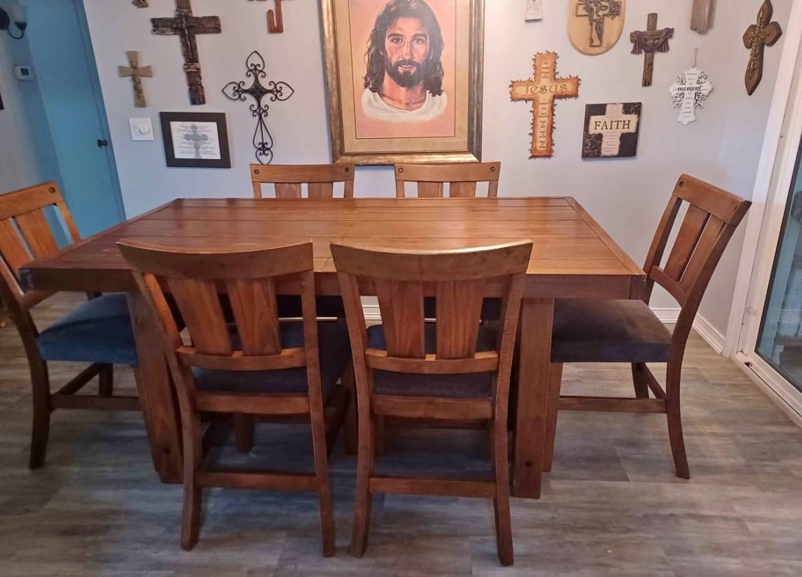 Table with 6 chairs