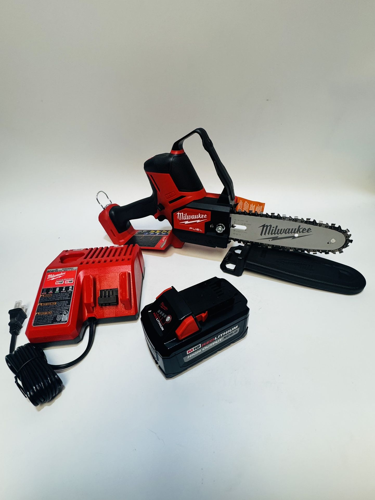 🔥 Milwaukee M18 Chainsaw hatchet Fuel 8 in + M18 6.0 H.O Battery + M12 & M18 Charger