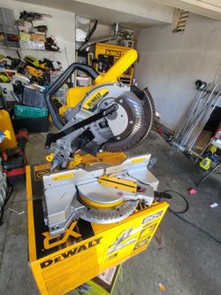 Dewalt mitersaw 20v. TOOL ONLY