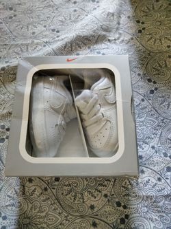 Toddler shoes size 2c
