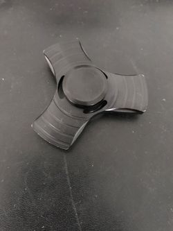 Spinner-Black Tri Star