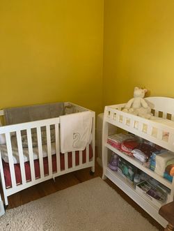 London Mini Crib (movable) & Changing Table