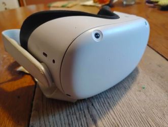 Oculus Quest 2 VR Headset And Controllers