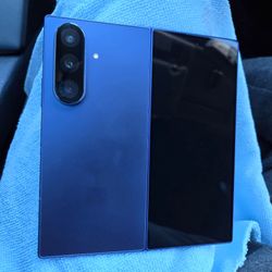 Z Fold 7 (Blue 🔵) • 256 GB • UNLOCKED 🔐 • Mint  (Price Firm)