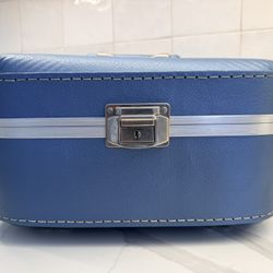 Vintage Trojan Blue Carry On Cosmetic Make Up Train Case