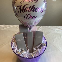 Mother’s Day Gift Basket 14