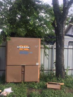 Knaack job site tool box