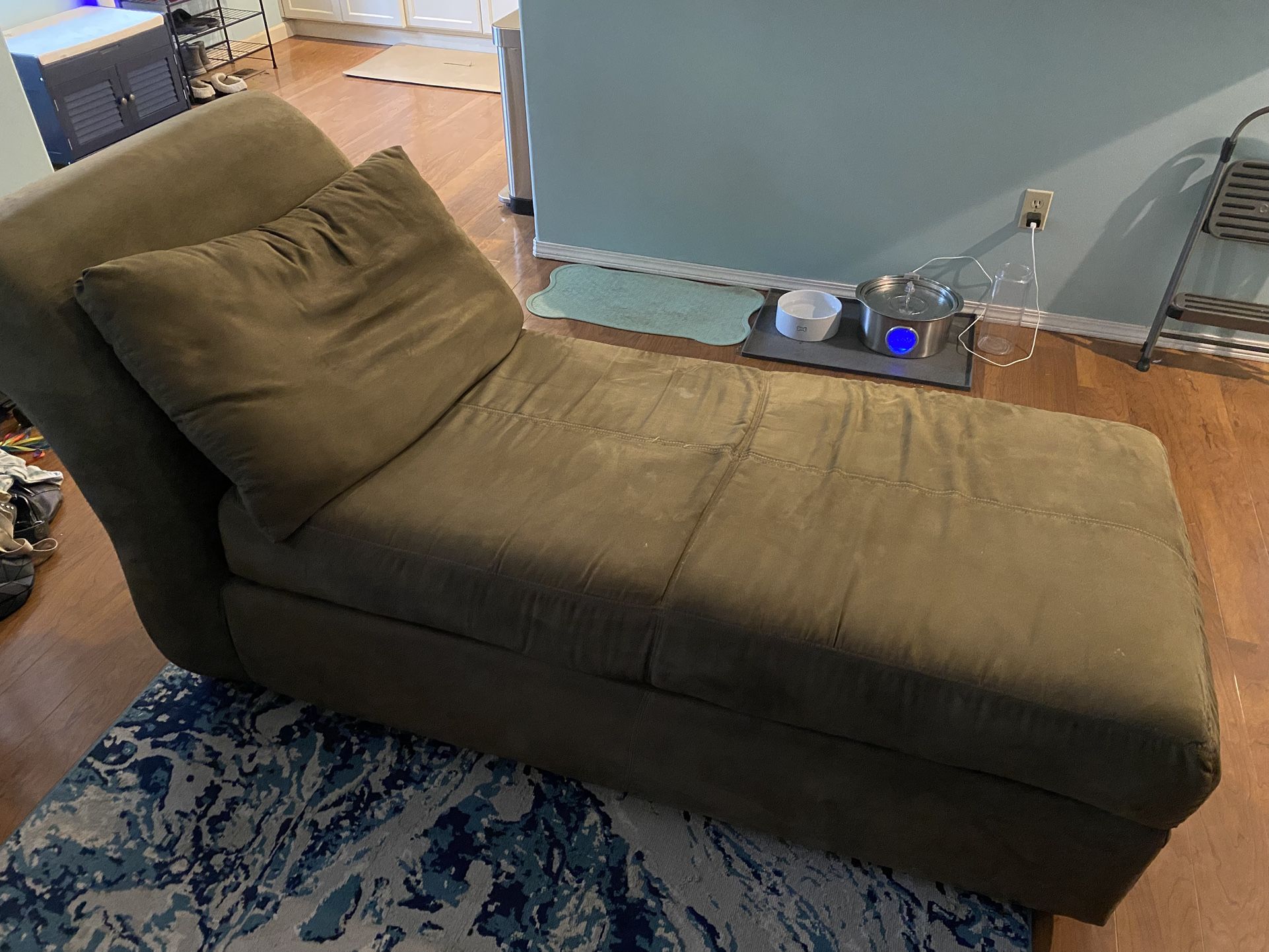 Chaise lounge - FREE with pickup